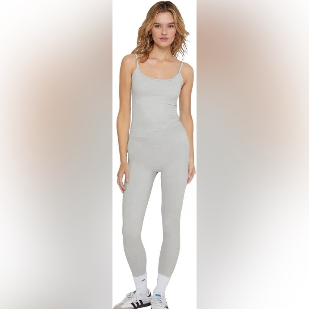 SET Active Formcloud Cloud Cami & Leggings Set - image 1